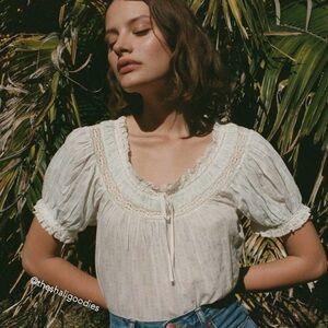 Doen White Blouse with Lace Details